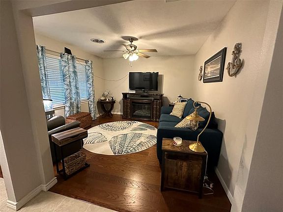 3rd image of 2917 Kingston Dr