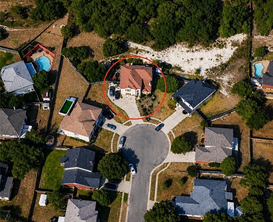 2nd image of 407 Bowen Cir