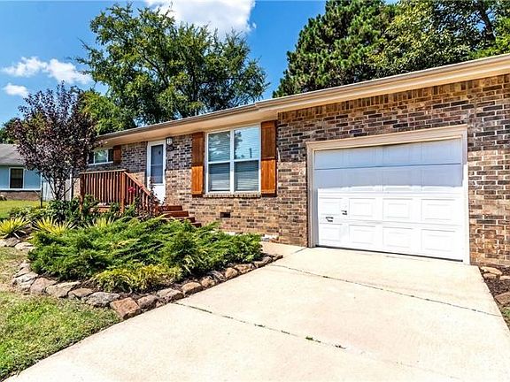 4th image of 1921 W Custer Ln