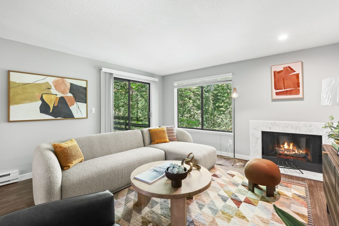 2x1 B Floorplan - Living room