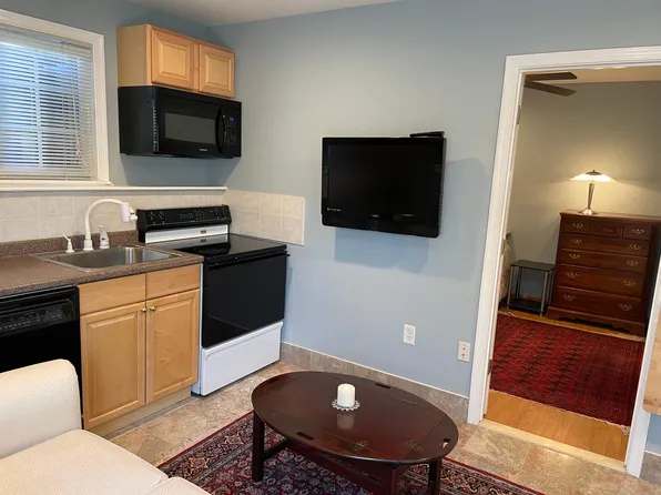 12802 Pinecrest Rd, Herndon, VA 20171