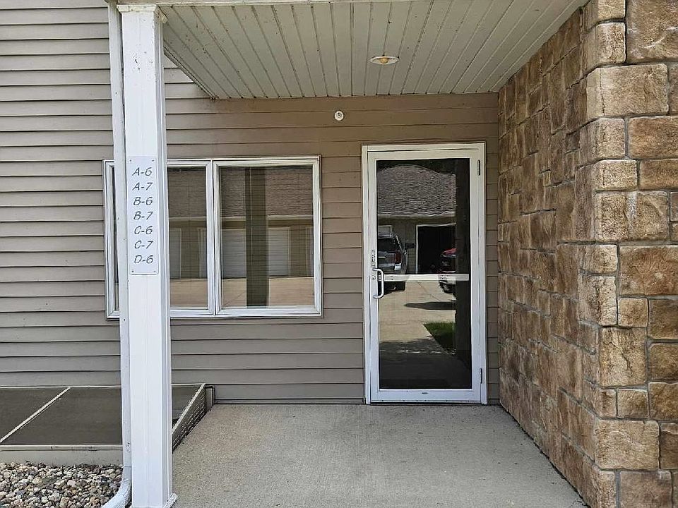 2nd image of 304 Lake Dr #A6