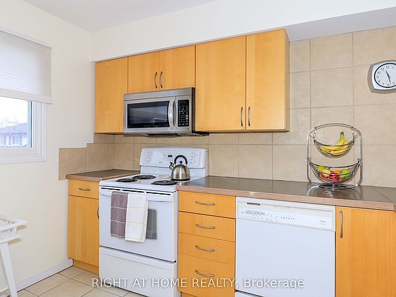 3rd image of 52 Adelaide St #23