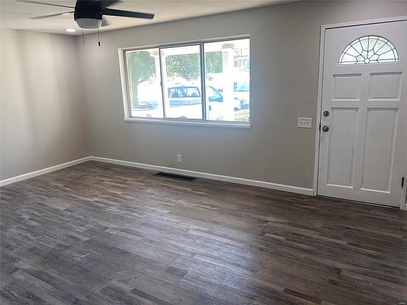 4th image of 10314 Yarwood Ct