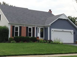 1055 Holly Cir, Lake Zurich, IL 60047