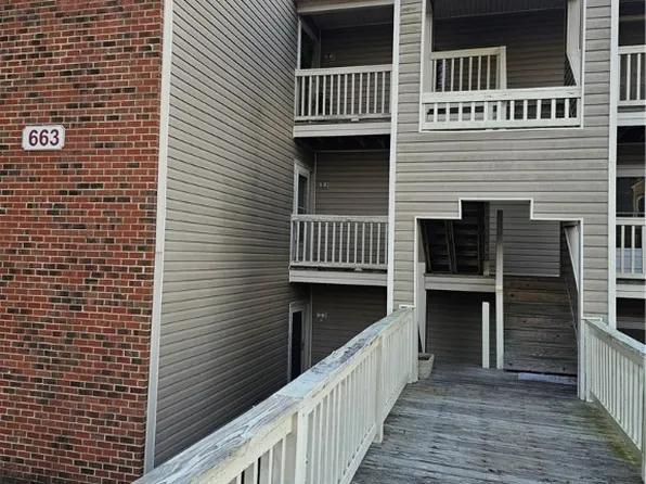 663 Bartons Landing Pl APT 9, Fayetteville, NC 28314