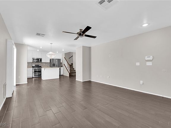4th image of 7257 Early Pioneer Ave