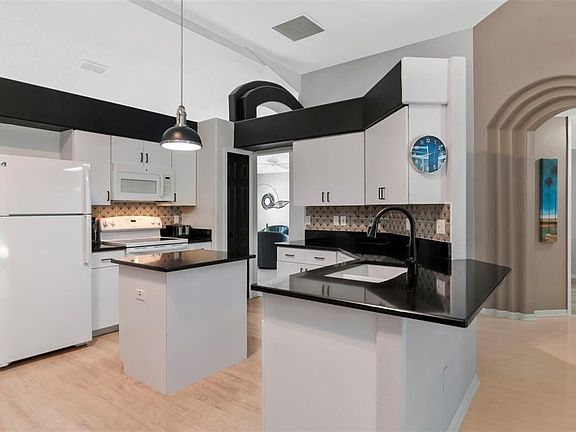 5th image of 9301 BROOKHURST COURT
