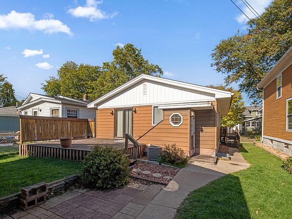 4th image of 902 James Ave