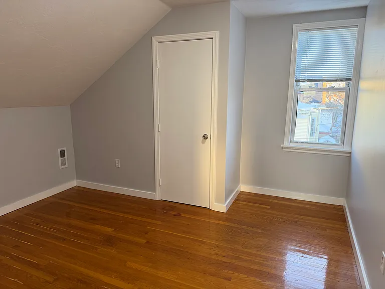 39 Northey St #B — Photo 9