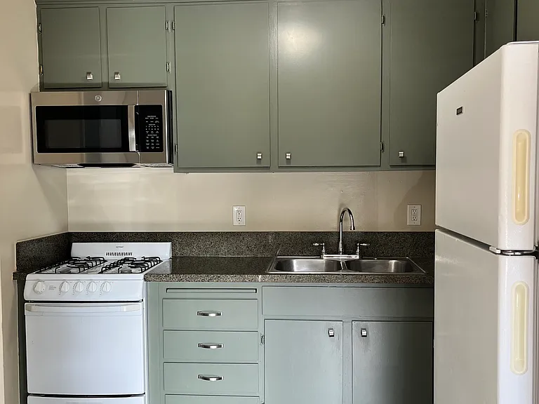 781 Embarcadero Del Norte #11 — Photo 8