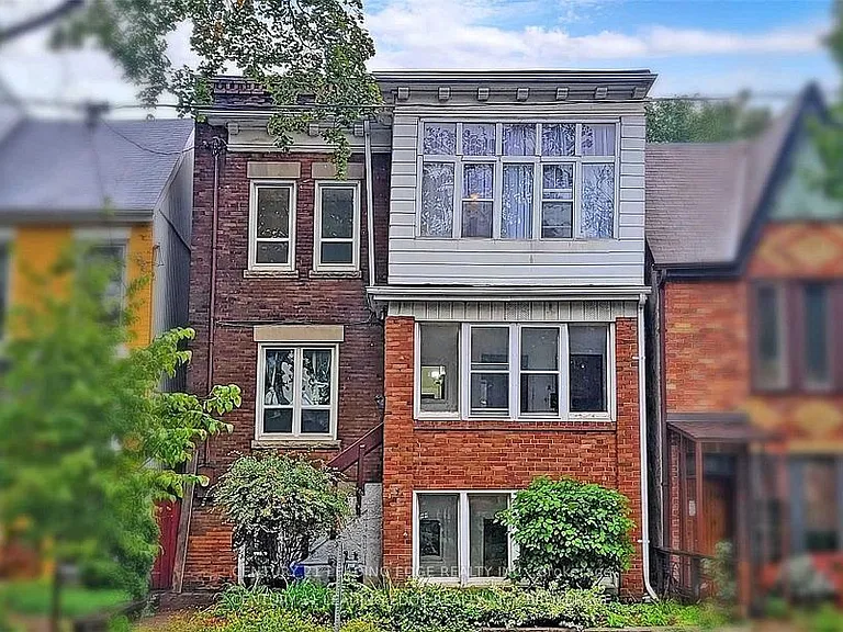 233 Borden St #MAIN LEVEL — Photo 1