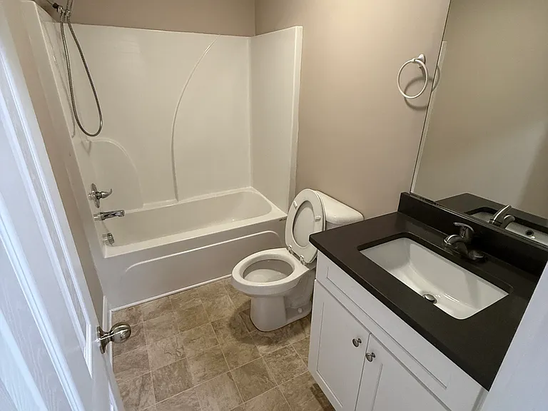 657 Athens St — Photo 10