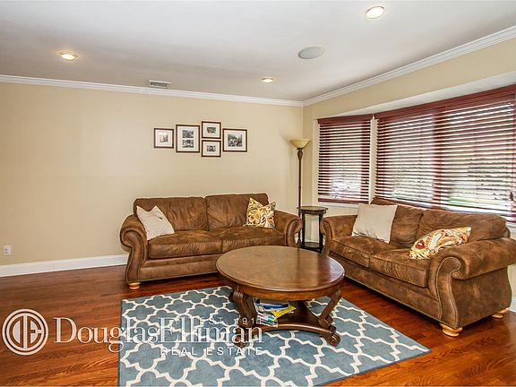 5th image of 15 Tanglewood Dr