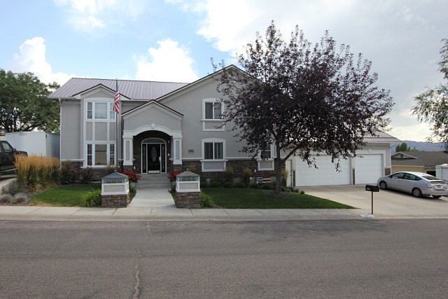 1st image of 2861 Lois Ln