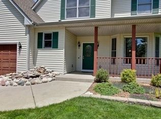 2414 3 Oaks Rd, Cary, IL 60013