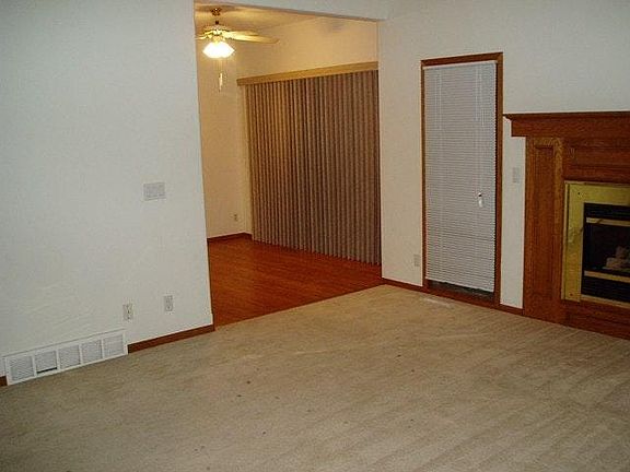 5th image of 15201 Redwood St
