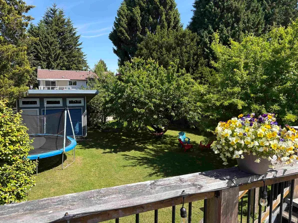 15847 Russell Ave, White Rock, BC V4B 2S5