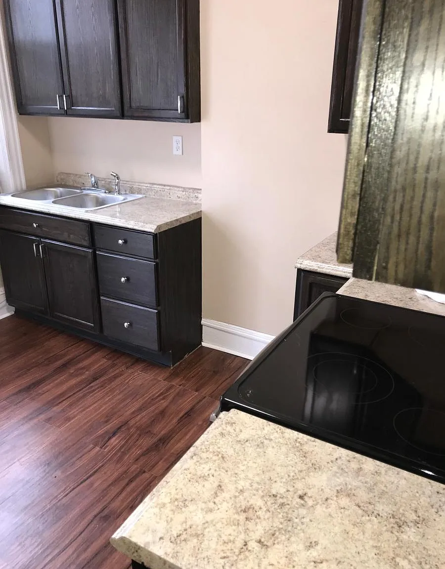 2 bed, 1000 sqft, $1,550 — Photo 2