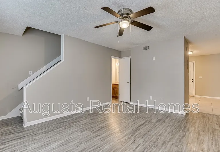 160 Chalet North Ct — Photo 22