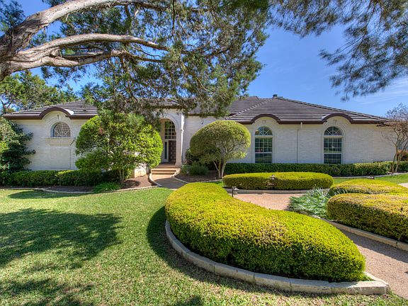 2nd image of 5 Autumn Oaks Pl