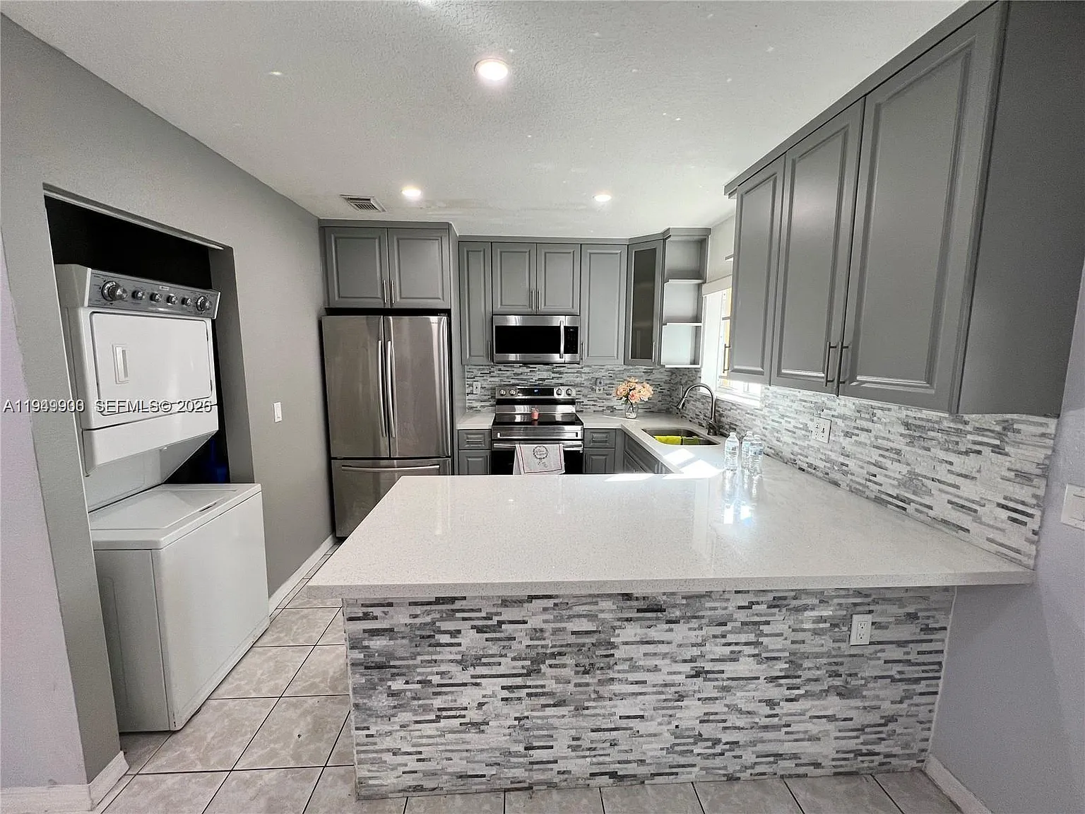 3 bed, 1200 sqft, $2,850 — Photo 1