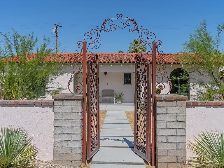 550 Calle Santa Rosa — Photo 3