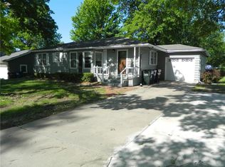 923 Crestline Dr, Lawrence, KS 66049