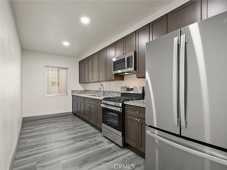 14335 Hamlin St — Photo 8