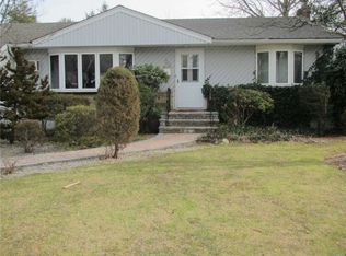 20 Renee Rd, Syosset, NY 11791