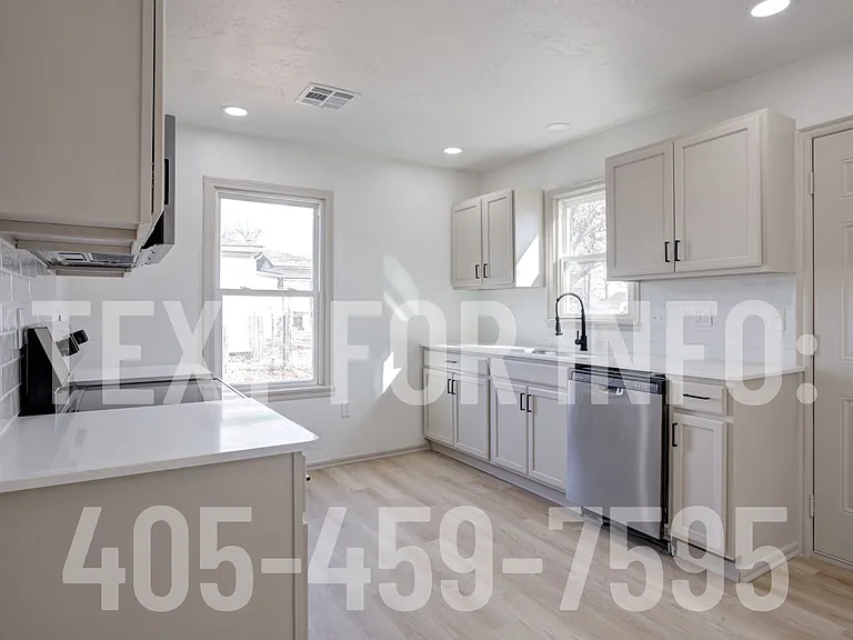 418 S Van Buren Ave — Photo 6