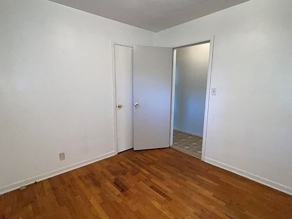 4th image of 354 W 31st St