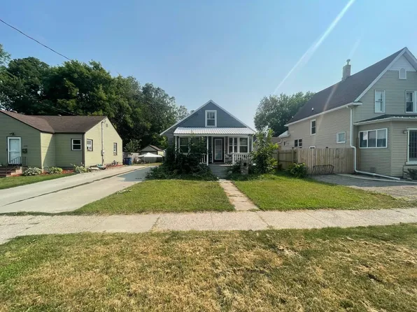 1205 3rd Ave S, Moorhead, MN 56560