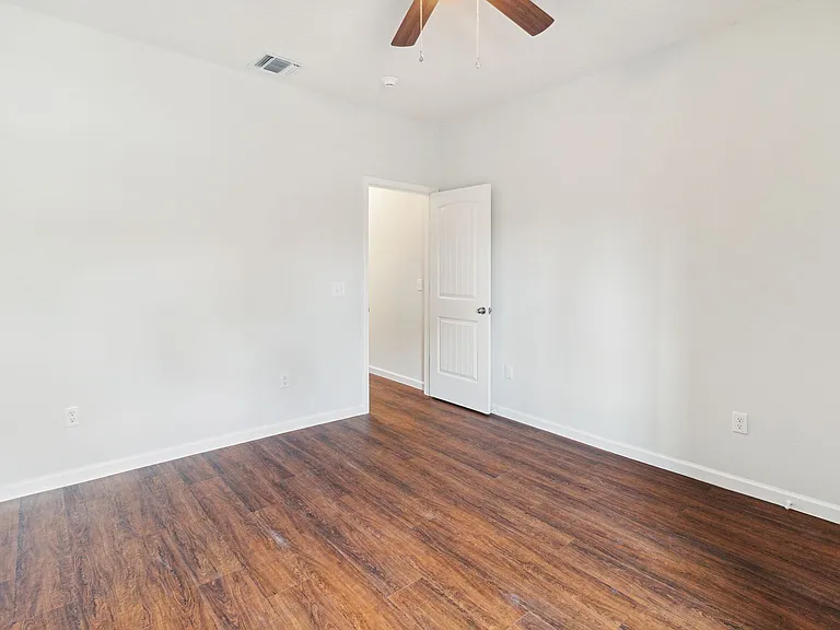 905 Olmstead Ave — Photo 72