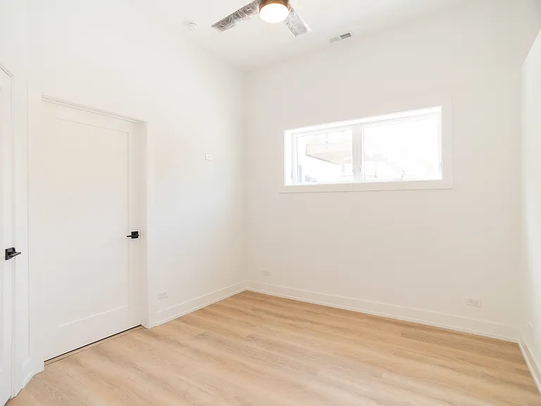 2042 W Irving Park — Photo 37