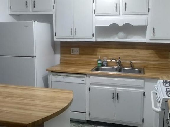 5th image of 1481 Stoneleigh Cir