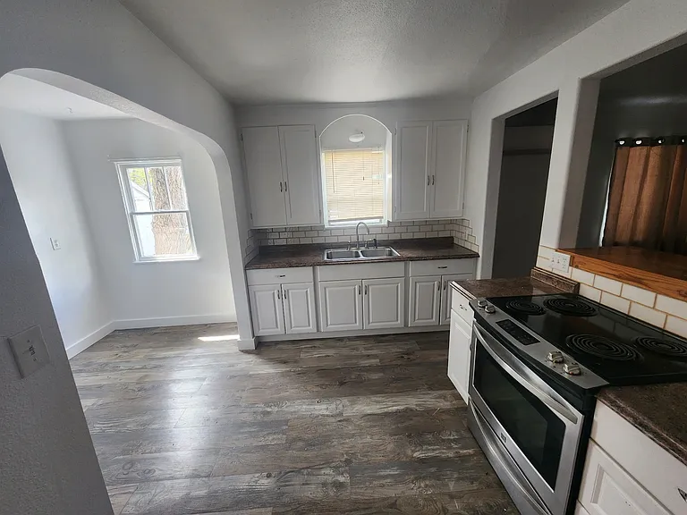 1629 Avalon St — Photo 8