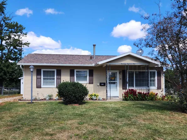 1409 Hollycrest Cir, Galesburg, IL 61401