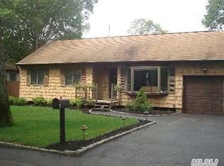 22 Bliss St, Patchogue, NY 11772