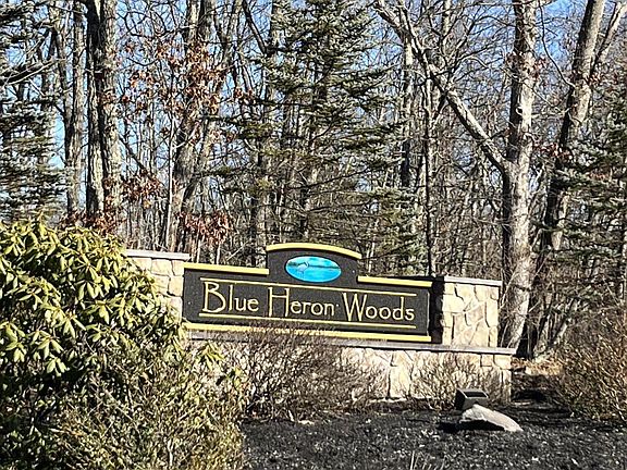 2nd image of 22 Woodcrest Dr