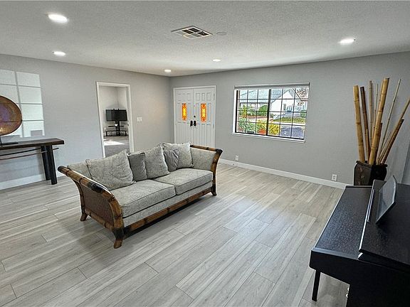 5th image of 3048 Van Buskirk Cir