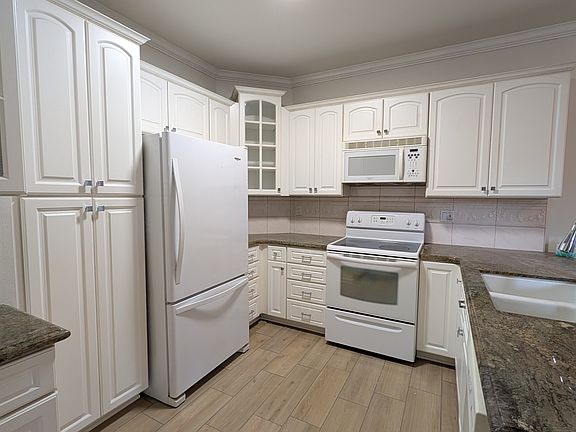 3rd image of 2474 Pleasant Way Unit A