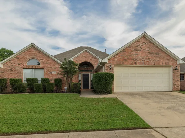 6233 Roaring Springs Dr, North Richland Hills, TX 76180