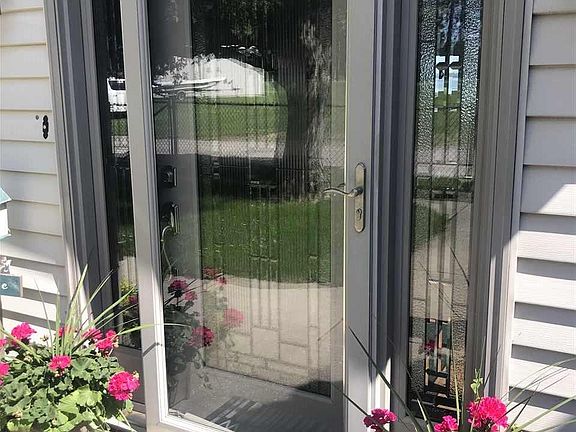 2nd image of 120 Forest Lawn Dr