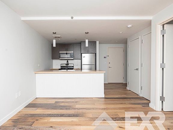 2nd image of 945 Bergen St #314