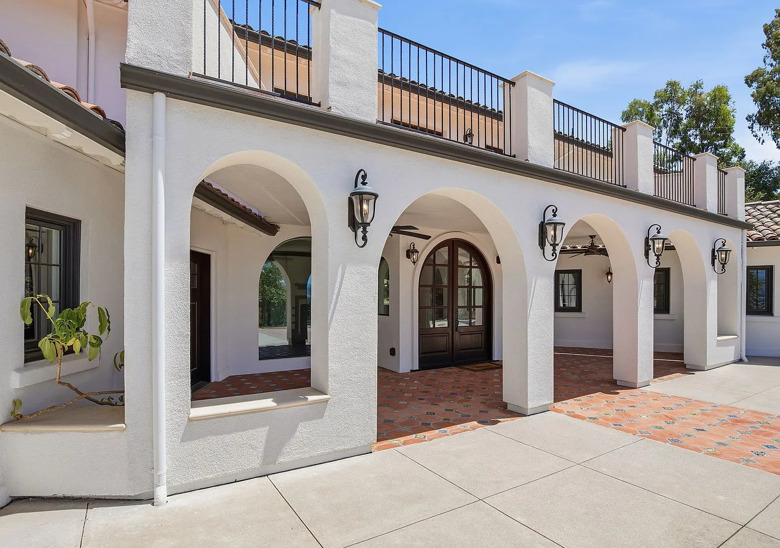 Luxury Foothills Estate | 4 Bed + Loft | 4.5 Bath | 6,200 Sq Ft | $7,600/month — Photo 4