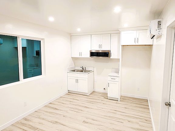 3rd image of 2574 Southern Ave APT E