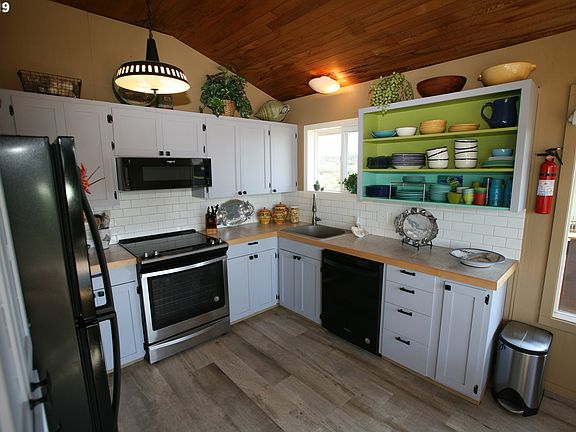 4th image of 32606 G St