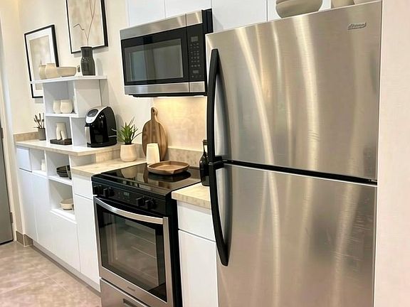 4th image of 2922 Barnes Ave #3L