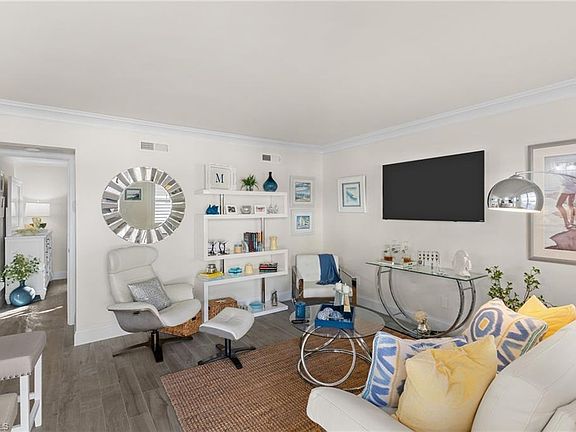 3rd image of 980 7th AVE S #102